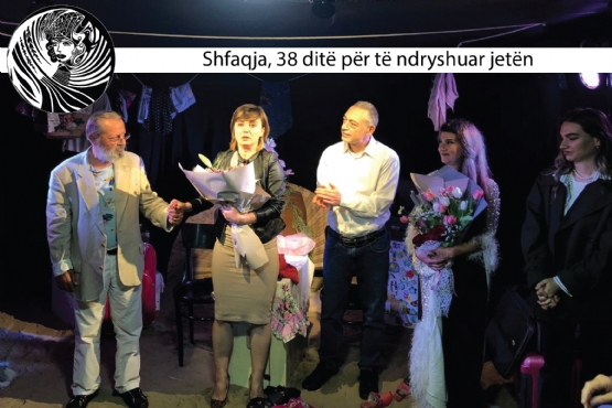 Shfaqja nga Teatrit Zonja e Bujtinës, 38 ditë për të ndryshuar jetën, me autor Giuseppe Della Misericordia, Regjisor & aktor Naun Shundi, aktore Raimonda Shundi, Kostumet dhe skenografia Ersa Kana, Muzika Endri Sina